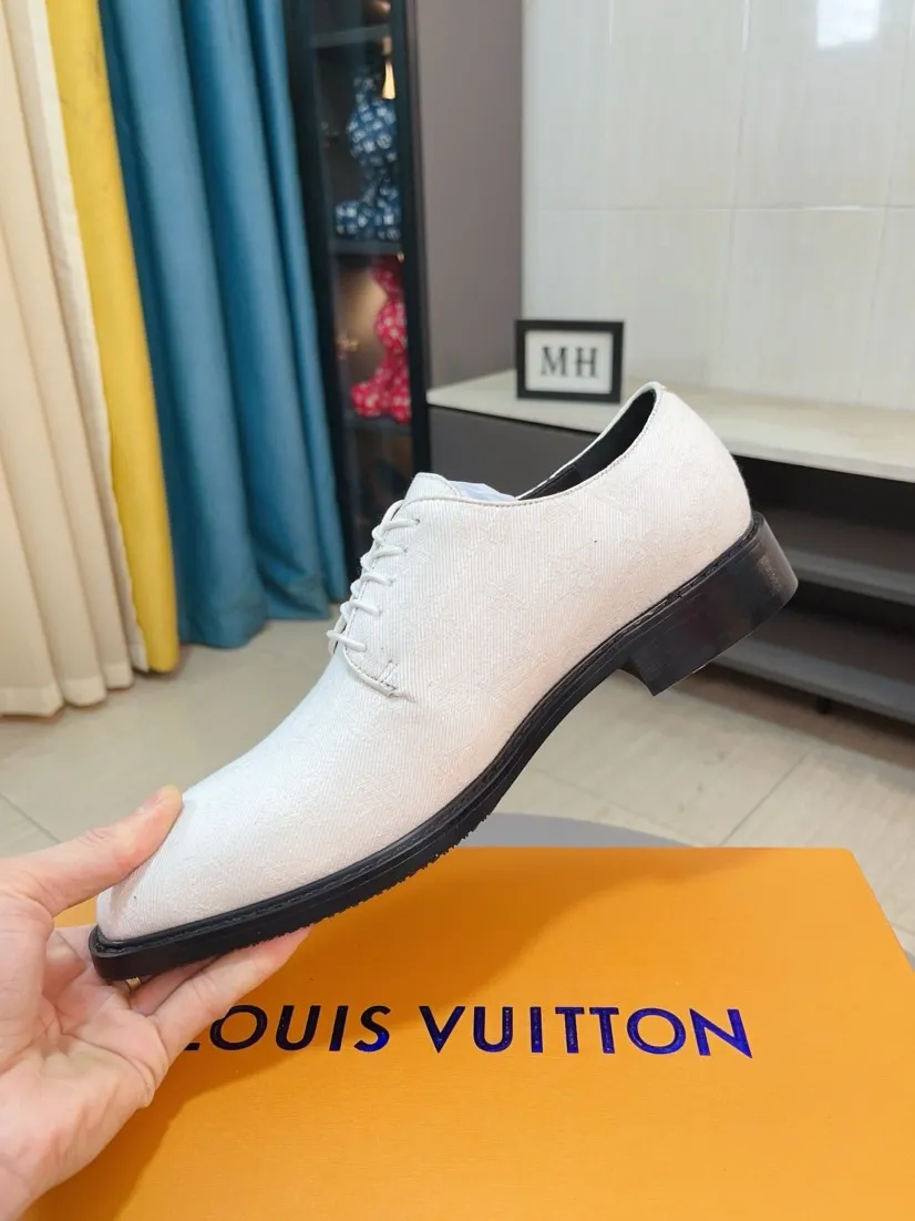 Ex-factory price 720🌹🌹High version [LV] Louis Vuitton's popular casual leather shoes🎖Fashionable and elegant🎖🎖Material: Original imported open-edge beaded cowhide, washed cowhide leather lining, original open-molded rubber outsole, high-end and classy, ​​elegant quality, instantly transforming into a handsome man ❤❤Standard\nNumber: 38-44